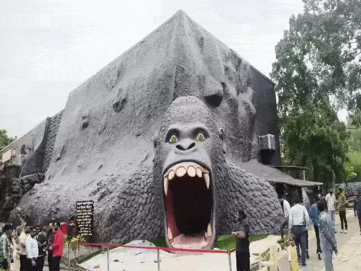 Giant Gorilla Entrance at India’s First 14D Virtual Zoo and Safari Opens in Indore